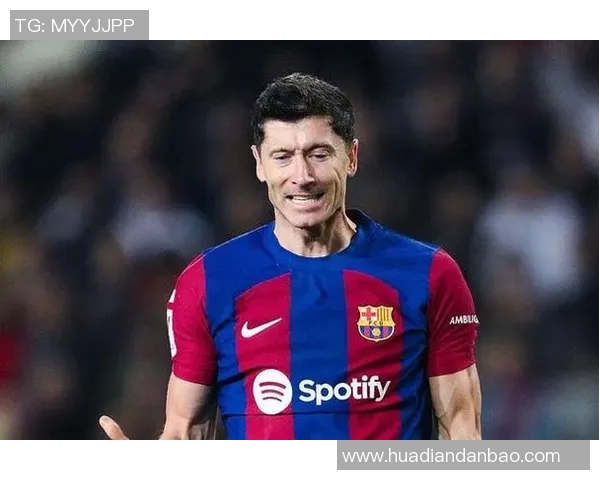 莱万转投巴萨引发拜仁球迷愤怒指责其忘恩负义情绪高涨