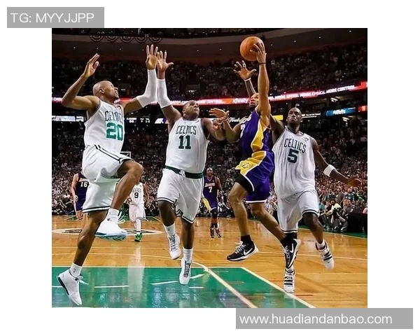 热火与鹈鹕激战正酣NBA赛场精彩对决引发球迷热议